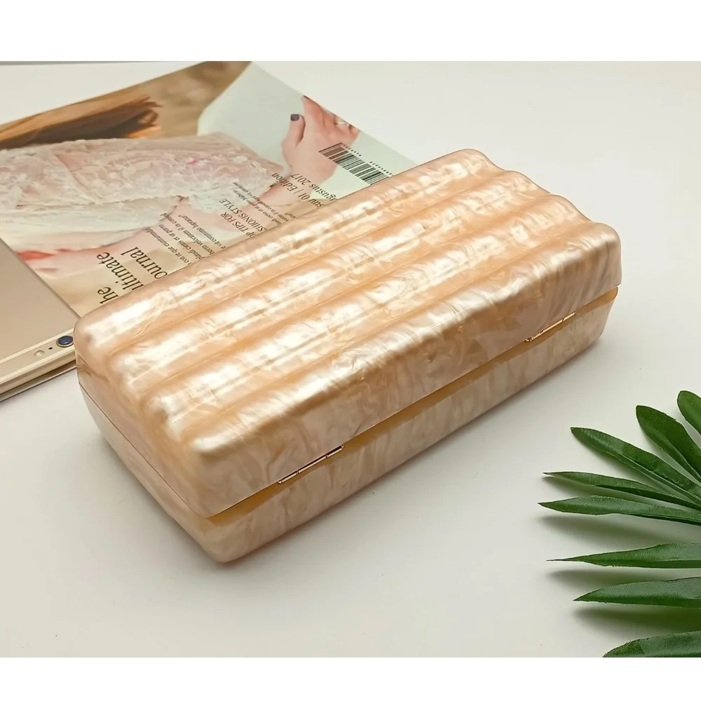 Elegant Cream Clutch - Picture 4 of 6